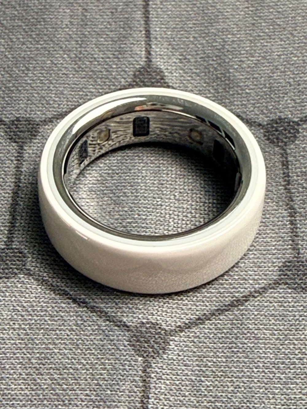 Oura Ring Gen 4 – Ceramic Cloud Like New Full Kit + Charger, 6 Mos Old Size 10 - Picture 3 of 13